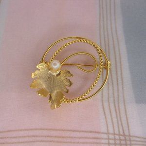 Gold Tone Oak Leaf Faux Pearl Pin Brooch
